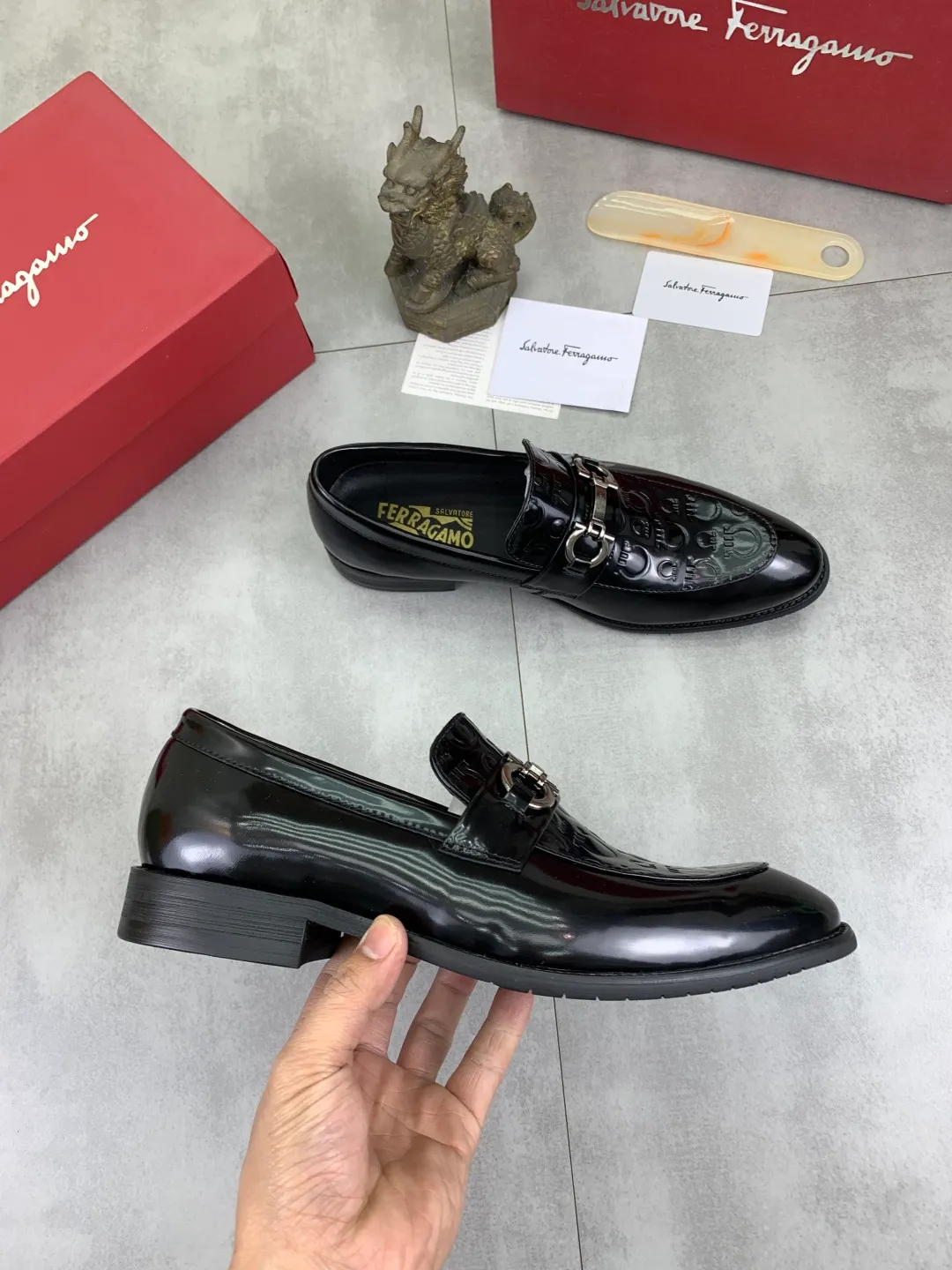 Men's Men's Shoes 💰P480💰[New Style] Water-dyed Niuli 🆘[Salvatore Ferragamo] Ferragamo's latest casual business leather shoes for men! Available at counters simultaneously! The fabric is made of specially imported original calfskin, and the interior is made of imported water-dyed cowhide. It is absolutely luxurious and leads the fashion trend. Matching code: 39-44, black optional
